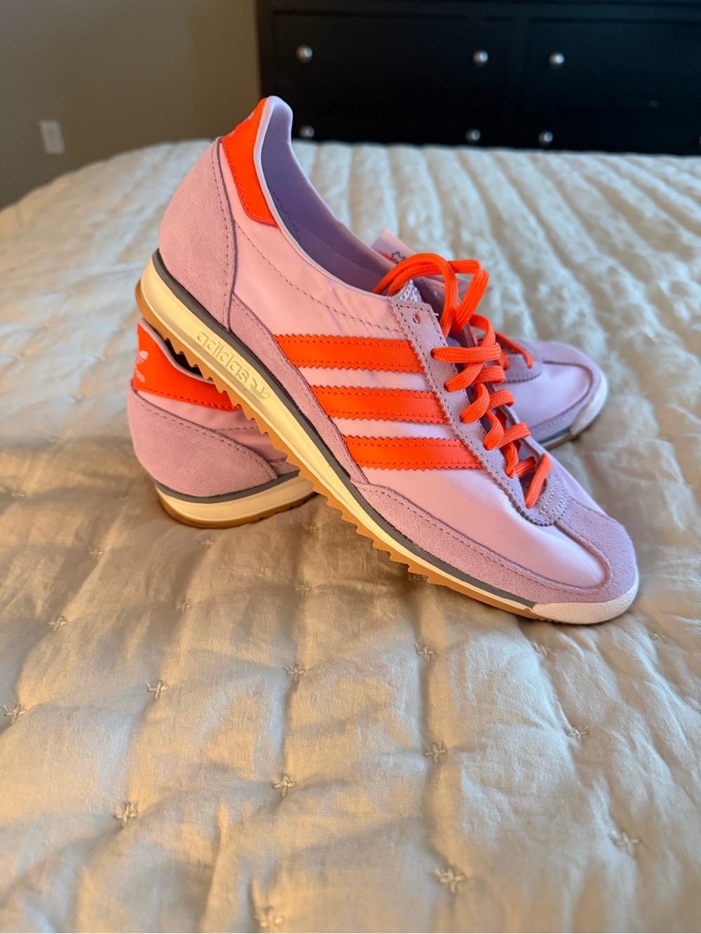 Adidas *Rare* sl72 og NWT Lavender and Bright Orange Retro Runner Sneakers